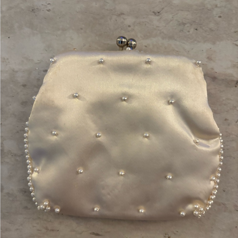Vintage Elegant Cream Pearl-Embellished Change Purse